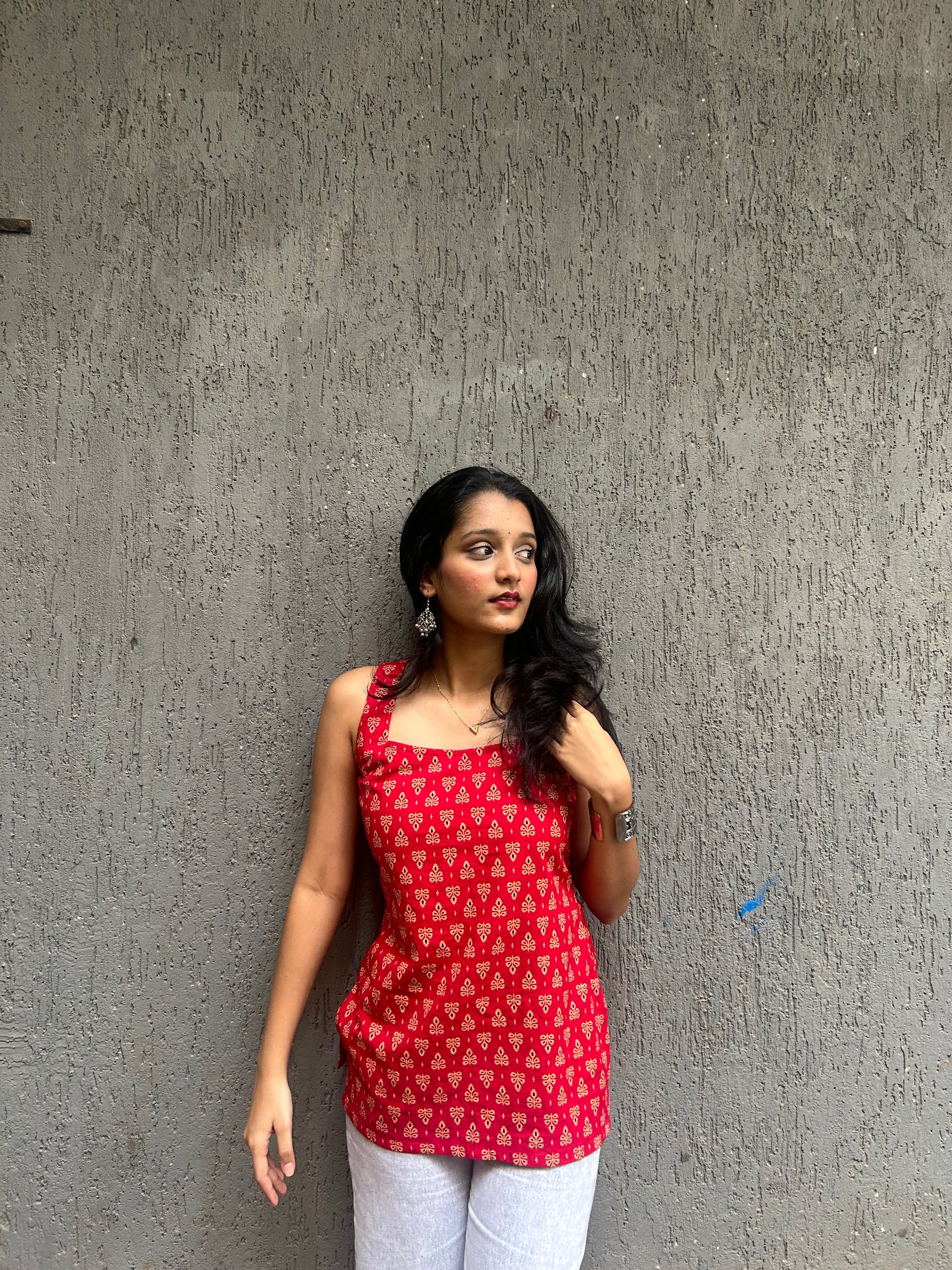 Ruhani Red Buti Kurti