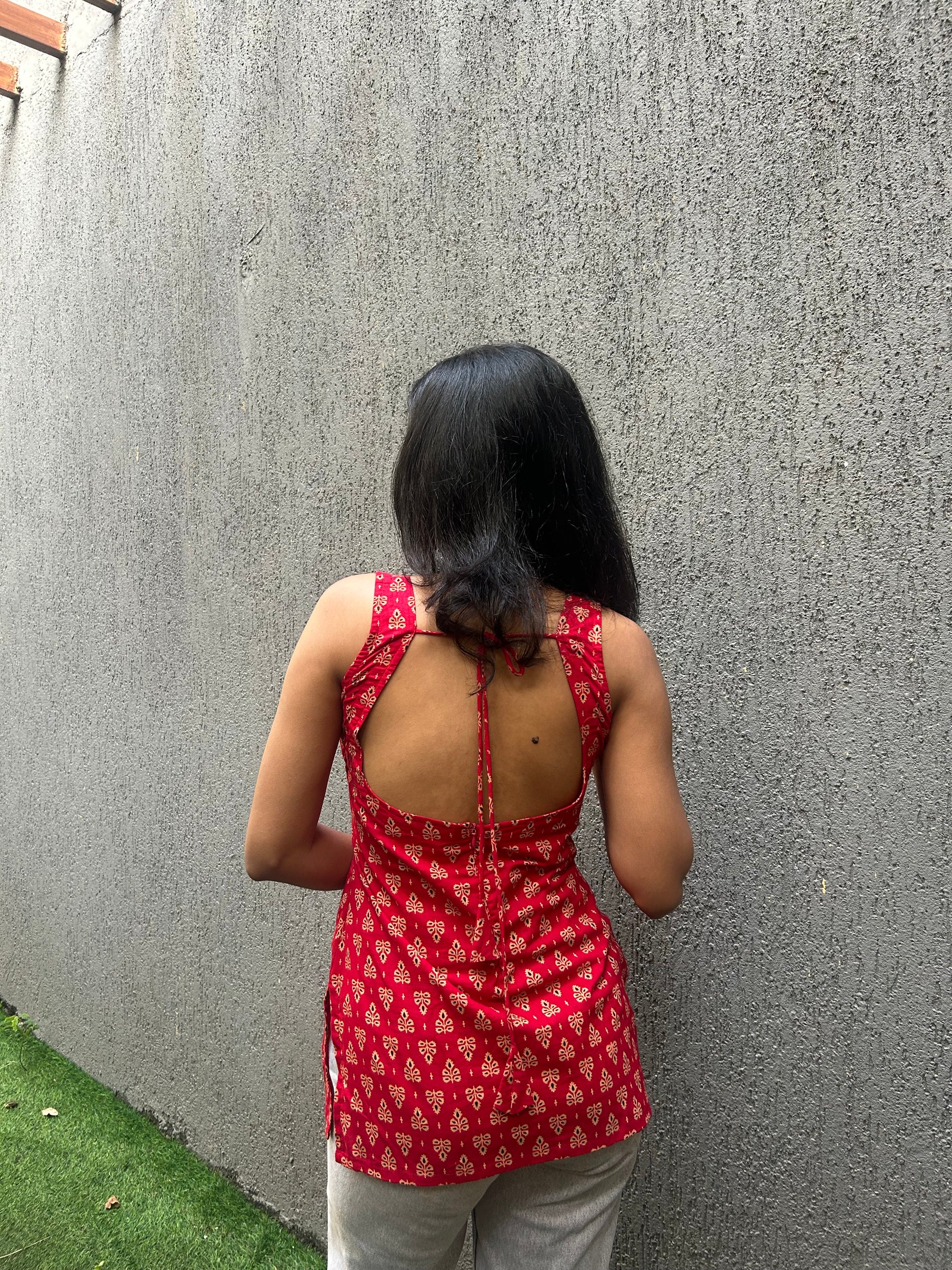 Ruhani Red Buti Kurti