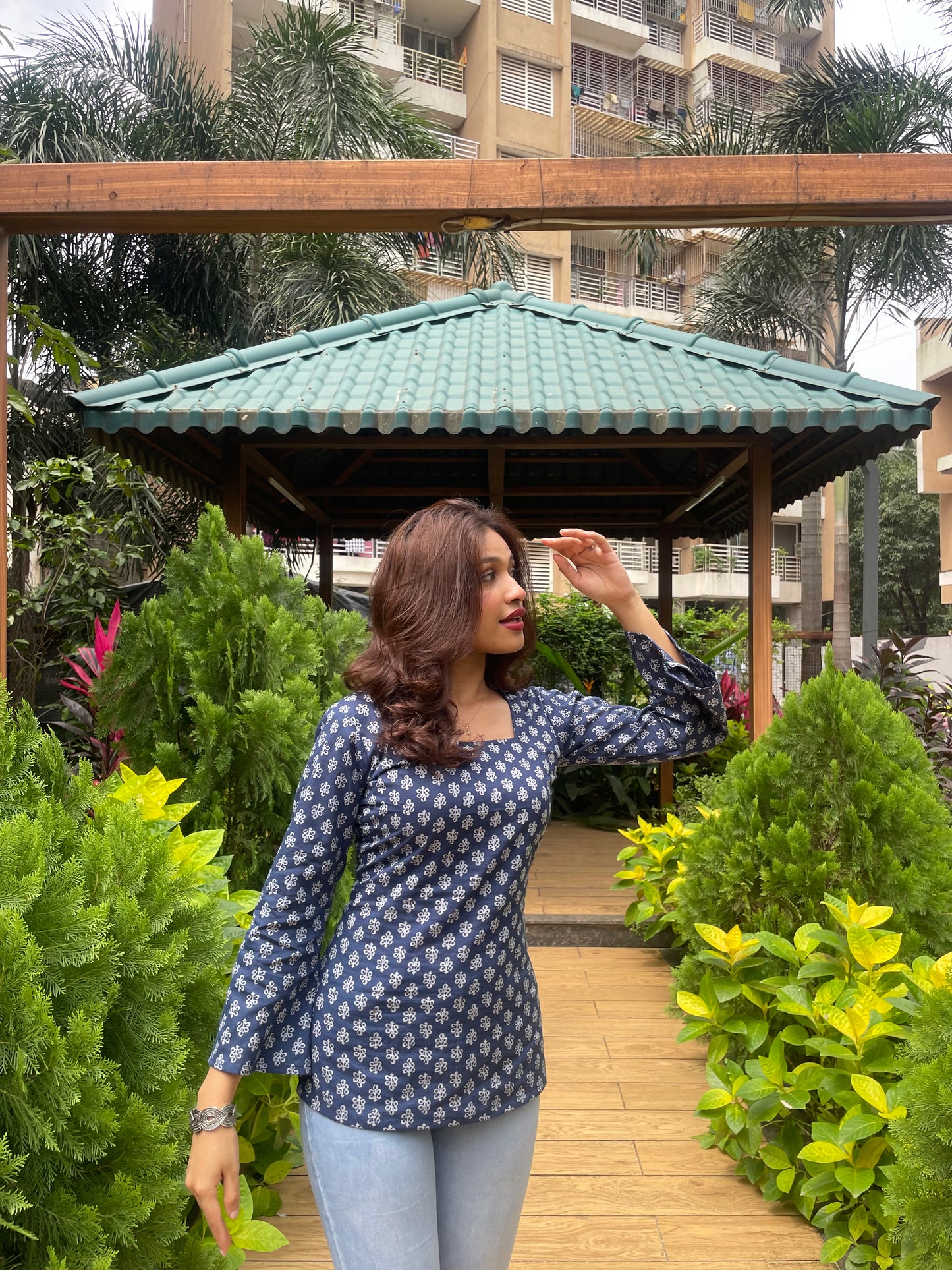 Noorani Blue Buti Kurti